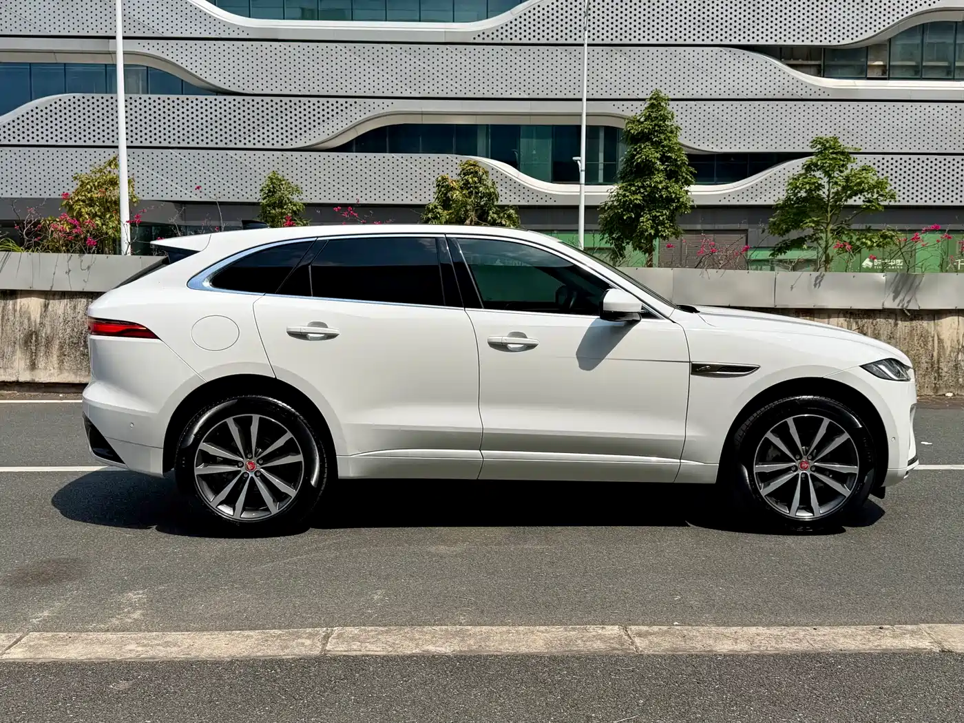 Jaguar F-PACE 2021 250PS R-Dynamic S фото 7
