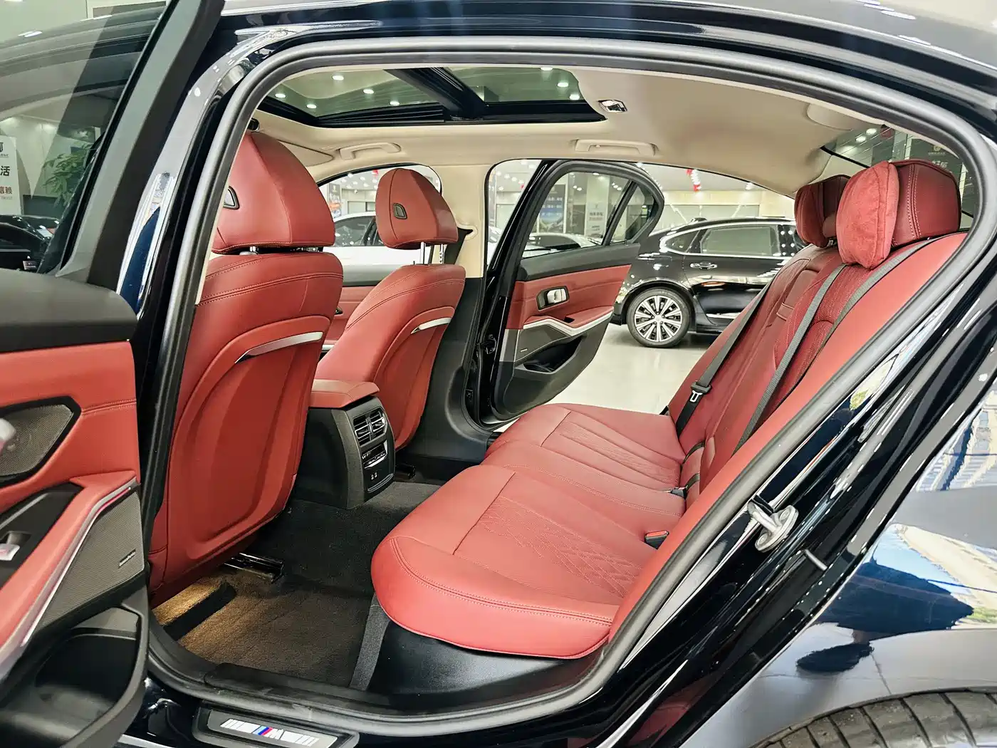 BMW 3 Series 2023 325Li M Sport Black Night Package фото 6