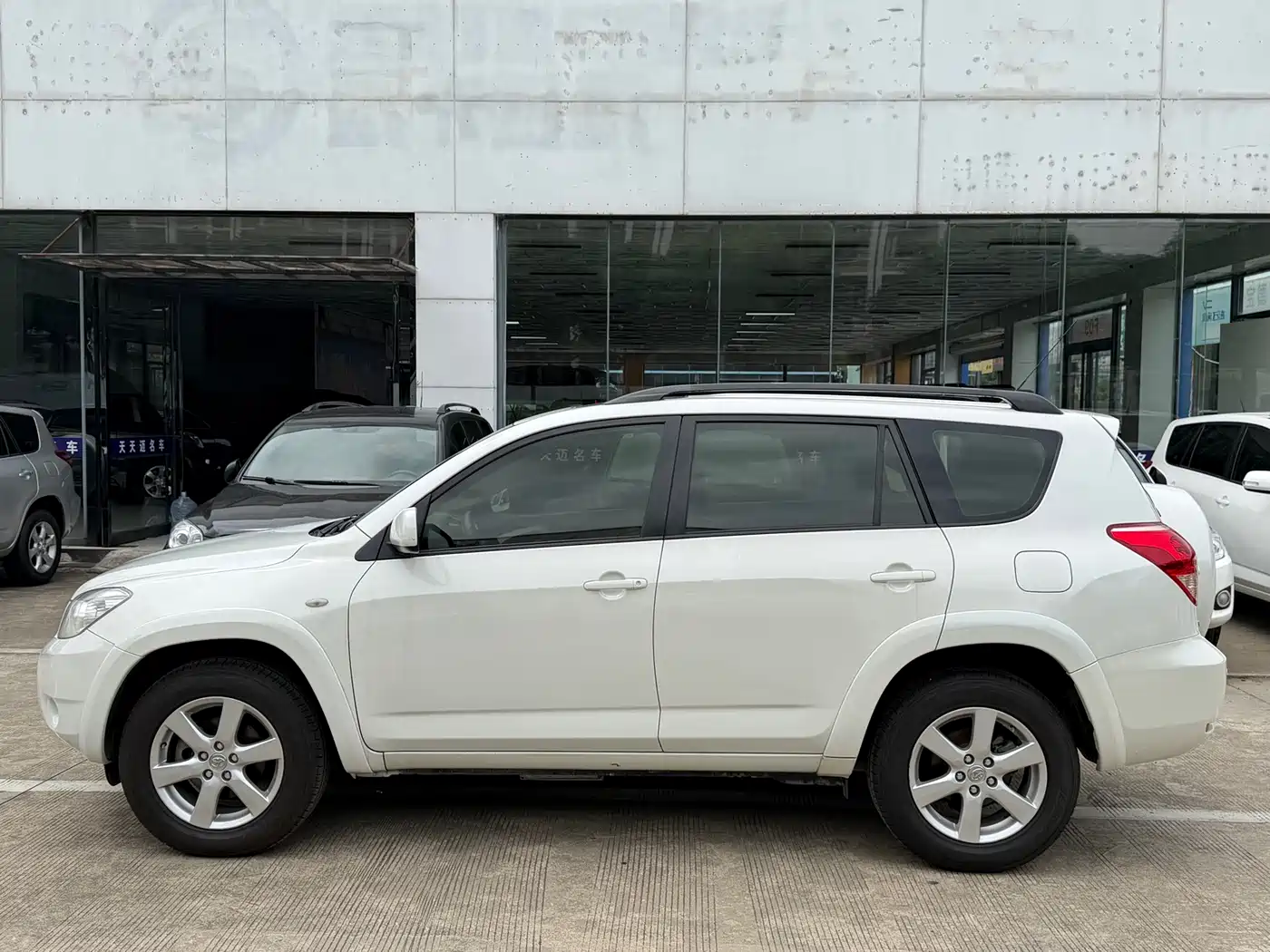 Toyota RAV4 (Import) 2008 2006 2.4 Luxury