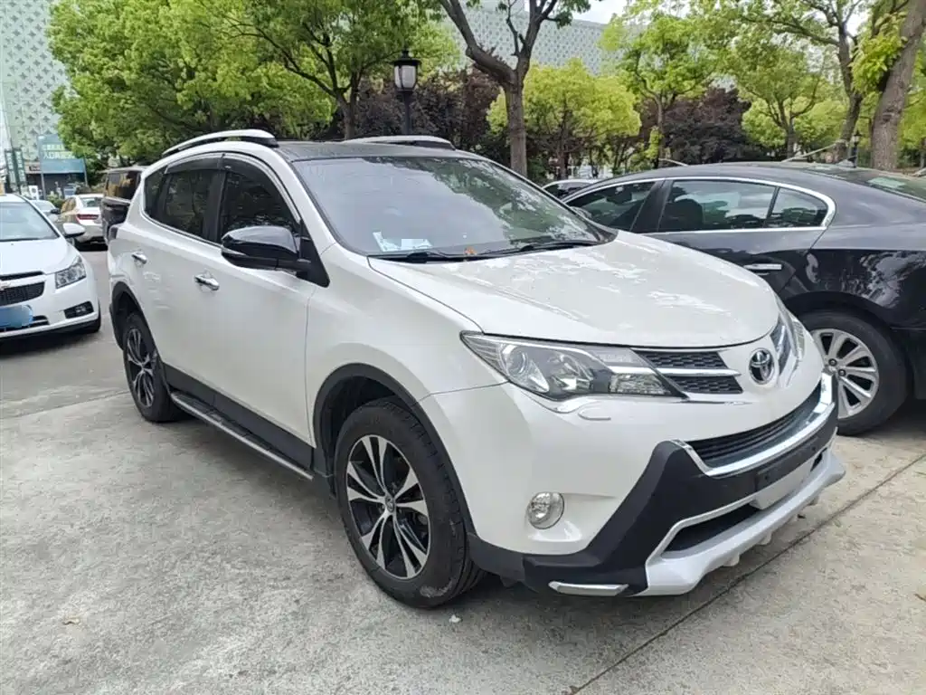 Toyota RAV4 Rongfang 2015 2.5L Automatic 4WD Elite Edition фото 4