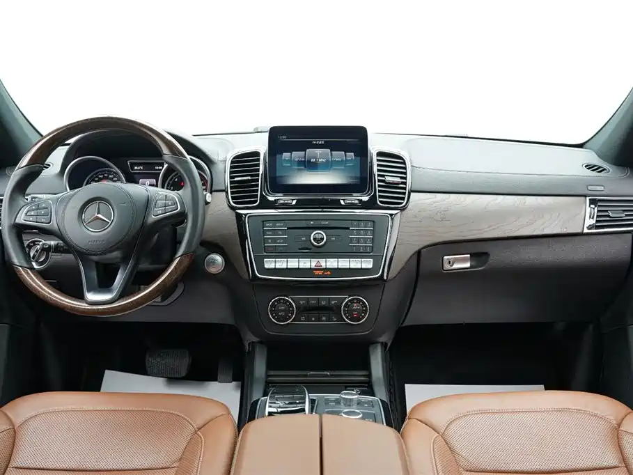 Mercedes-Benz GLS 2017 GLS 500 4MATIC фото 4
