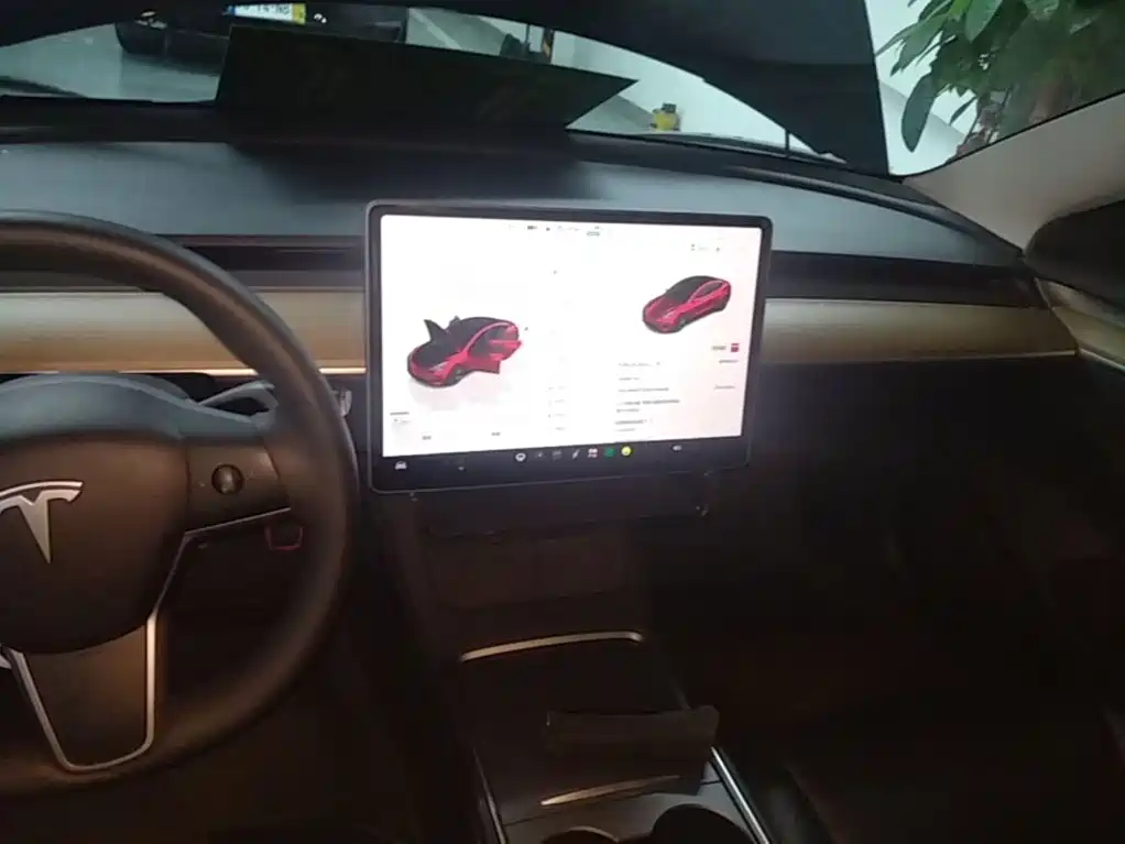 Фото 10 - Tesla Model 3