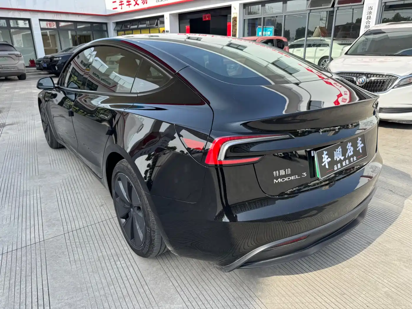TESLA MODEL 3