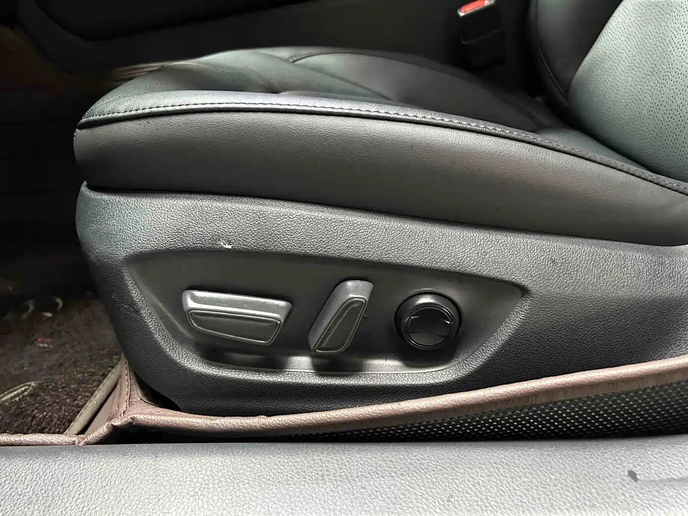 Toyota Avalon 2023 2.0L Premium Selection фото 5