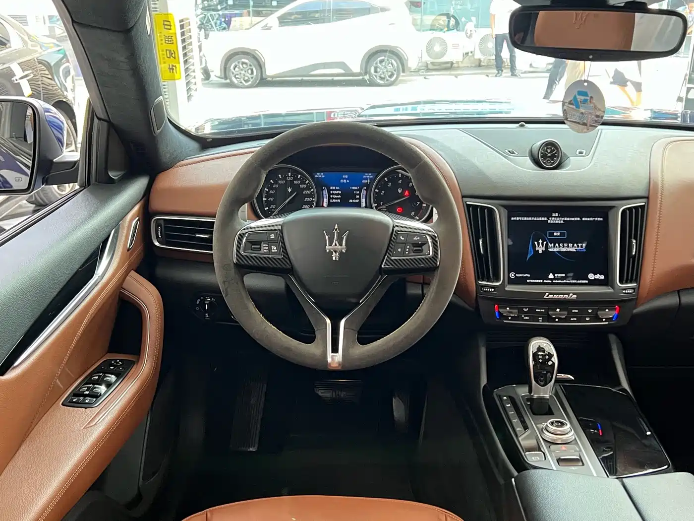 Photo 9 - Maserati Levante