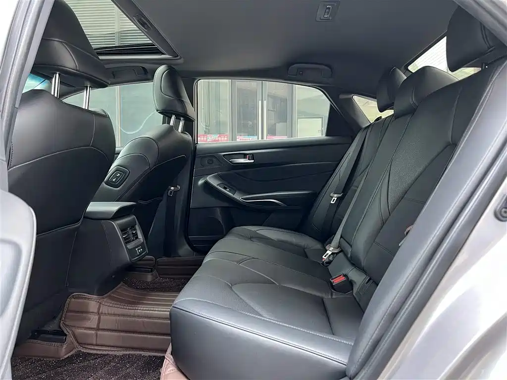 Toyota Avalon 2023 2.0L Luxury Edition фото 5