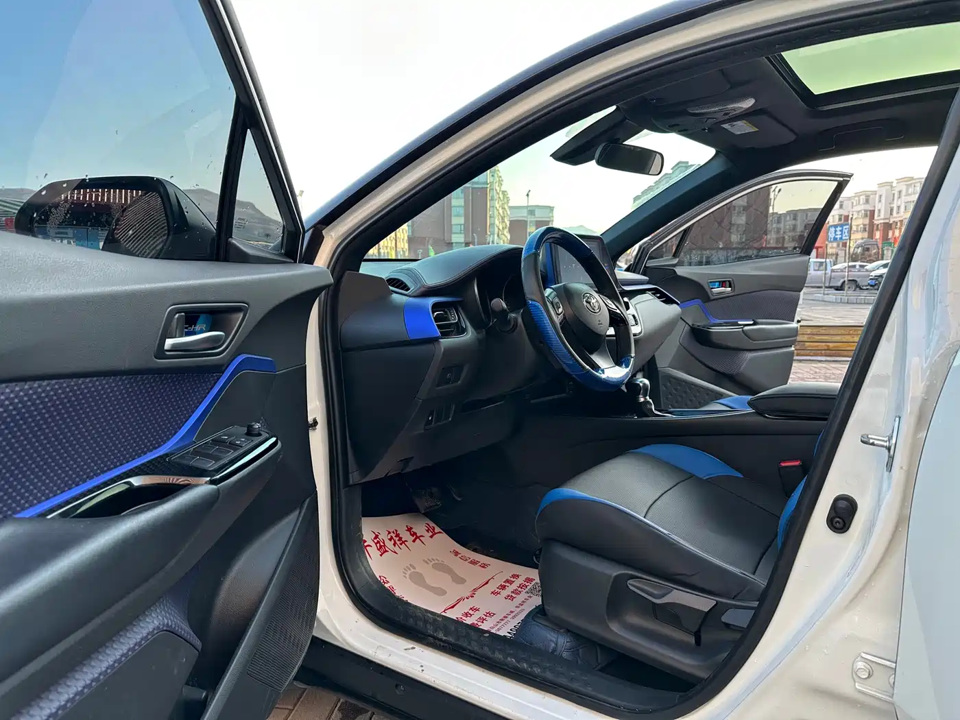 Toyota C-HR 2018 Model 2.0L Luxury Sunroof Version China V фото 4