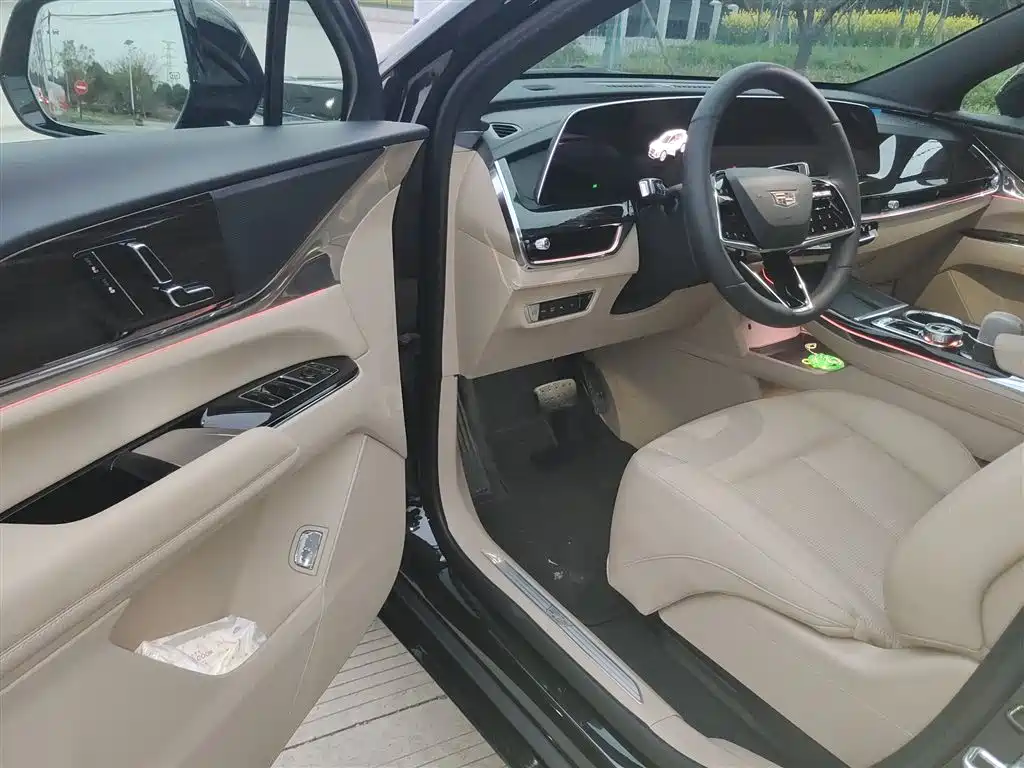 Cadillac XT5 2025 2.0T Luxury фото 12