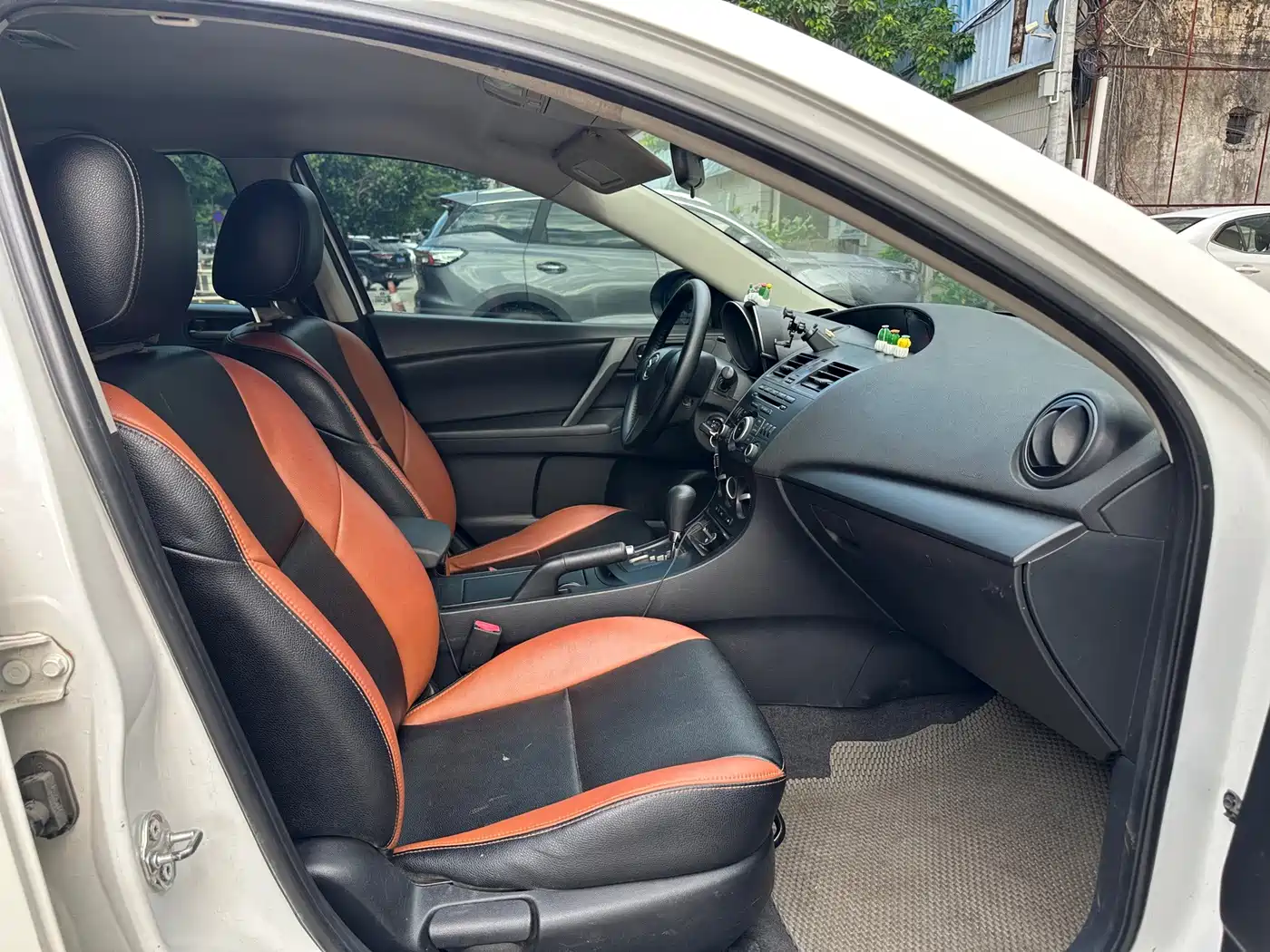Mazda Mazda3 Axela 2013 2012 Hatchback 1.6L Automatic Elite
