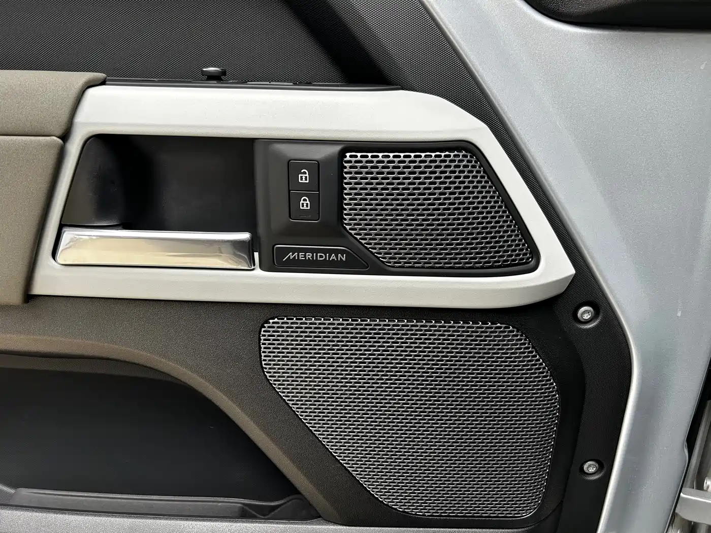Land Rover Defender 2022 Model 90 3.0T P400 XS фото 5