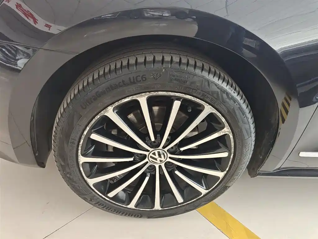 Volkswagen Passat 2015 1.8TSI DSG Prestige Edition фото 23