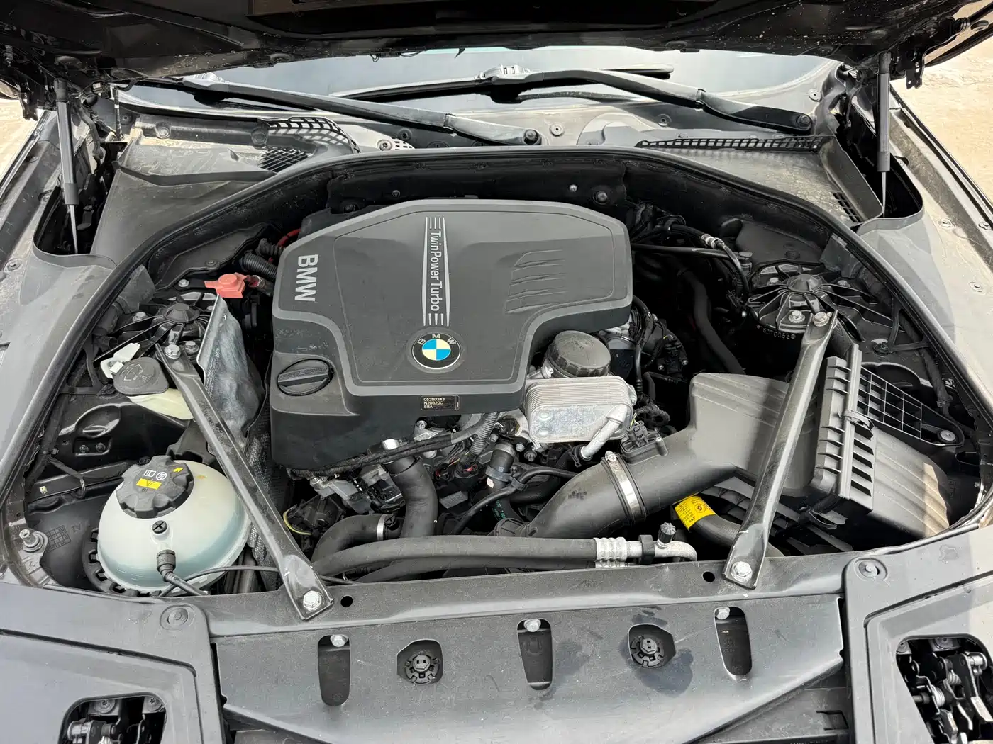 BMW 5 Series 2013 525Li Leadership фото 18