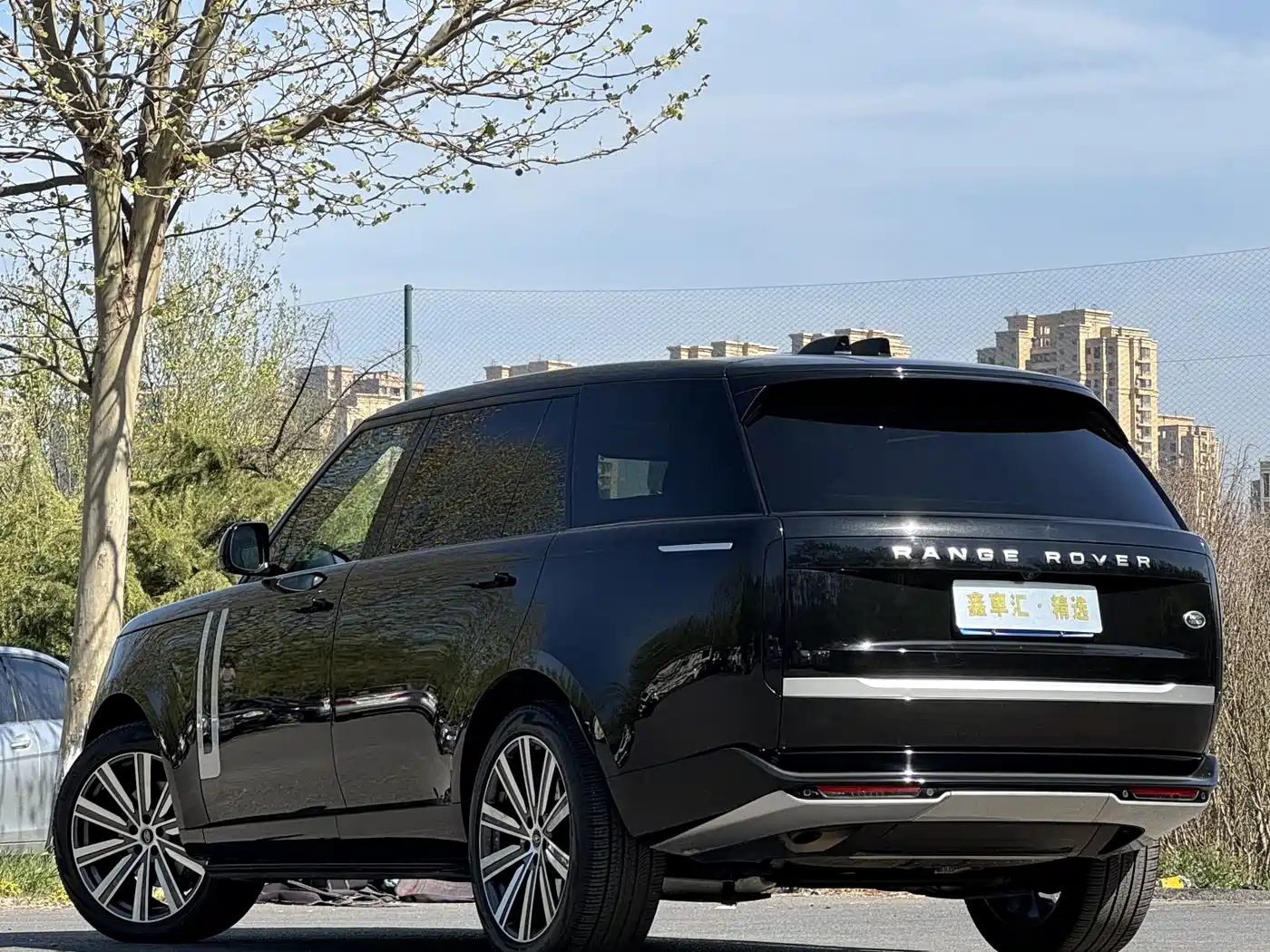 Land Rover Range Rover 2024 3.0 L6 400PS Genesis Extended фото 11