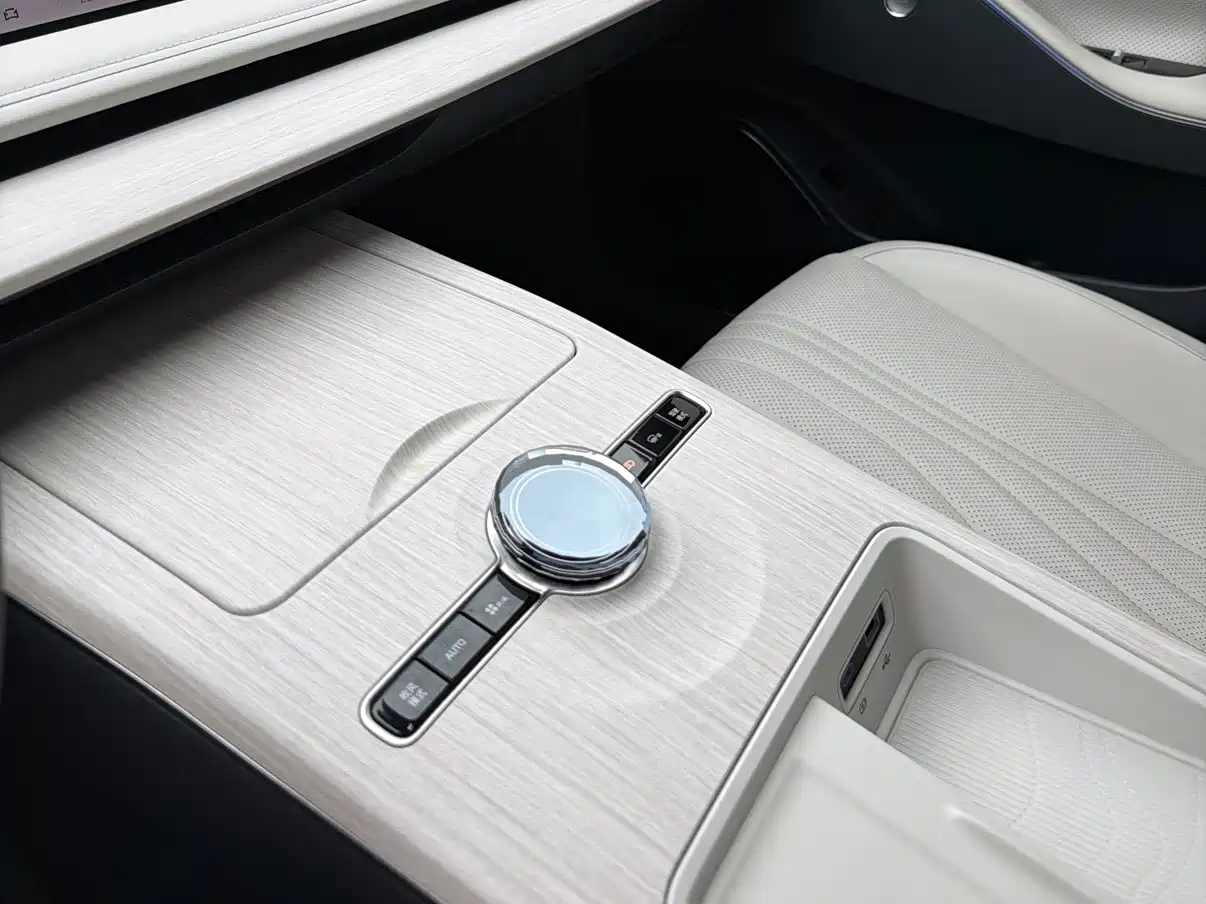 Geely Galaxy Galaxy E8 2024 2024 665km RWD Starship Voyager Edition