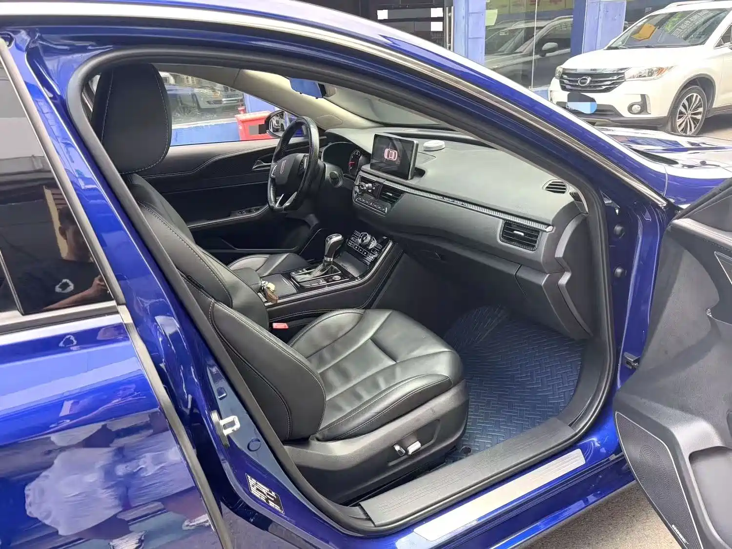 Фото 4 - Hongqi H5