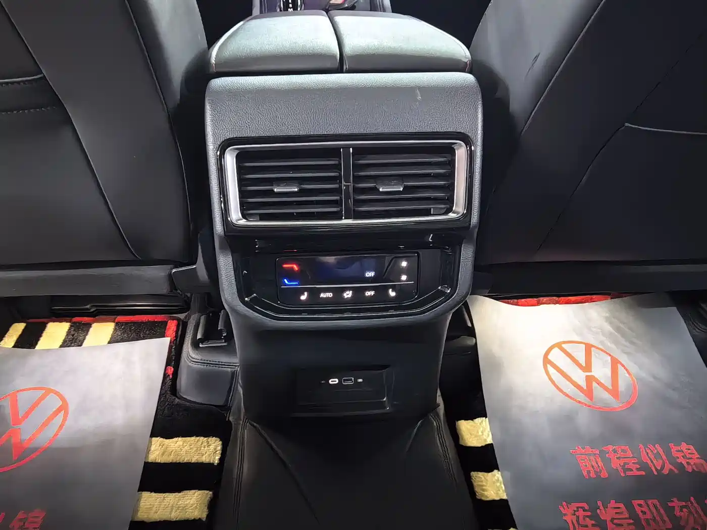 Volkswagen Teramont 2024 Touareg X 530 V6 4WD Dragon Auspicious Edition фото 13