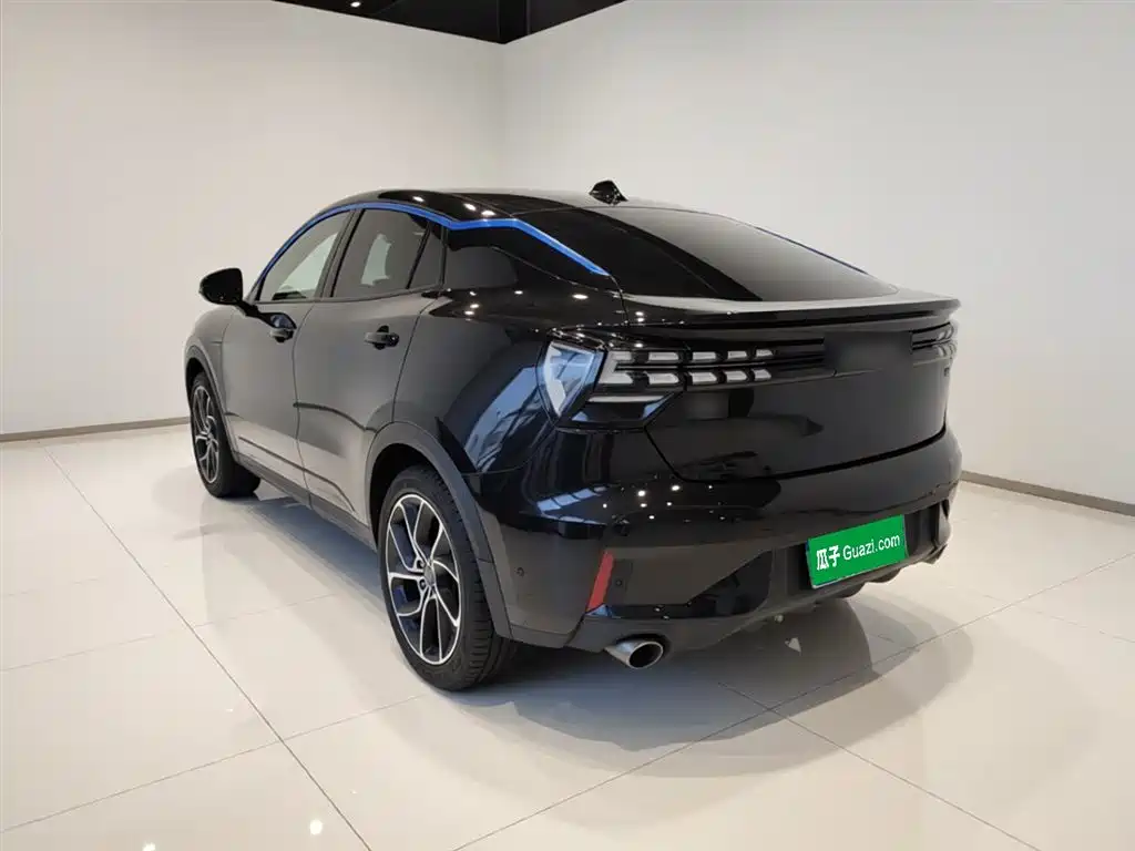 Фото 5 - Lynk & Co 05