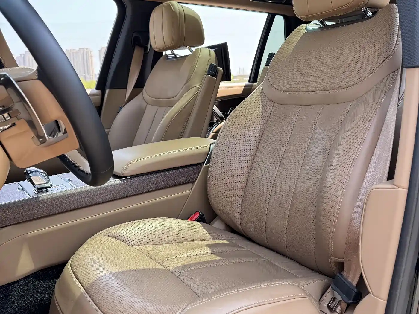 Land Rover Range Rover 2024 3.0 L6 400PS Genesis Extended фото 15