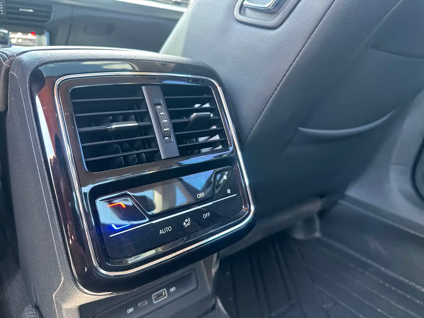 Volkswagen Passat 2022 280TSI Elite Edition фото 18