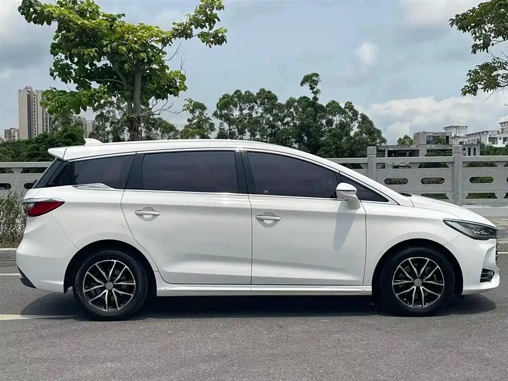 BYD Song MAX 2018 1.5T Auto Smart Connected Luxury 6-Seater фото 4