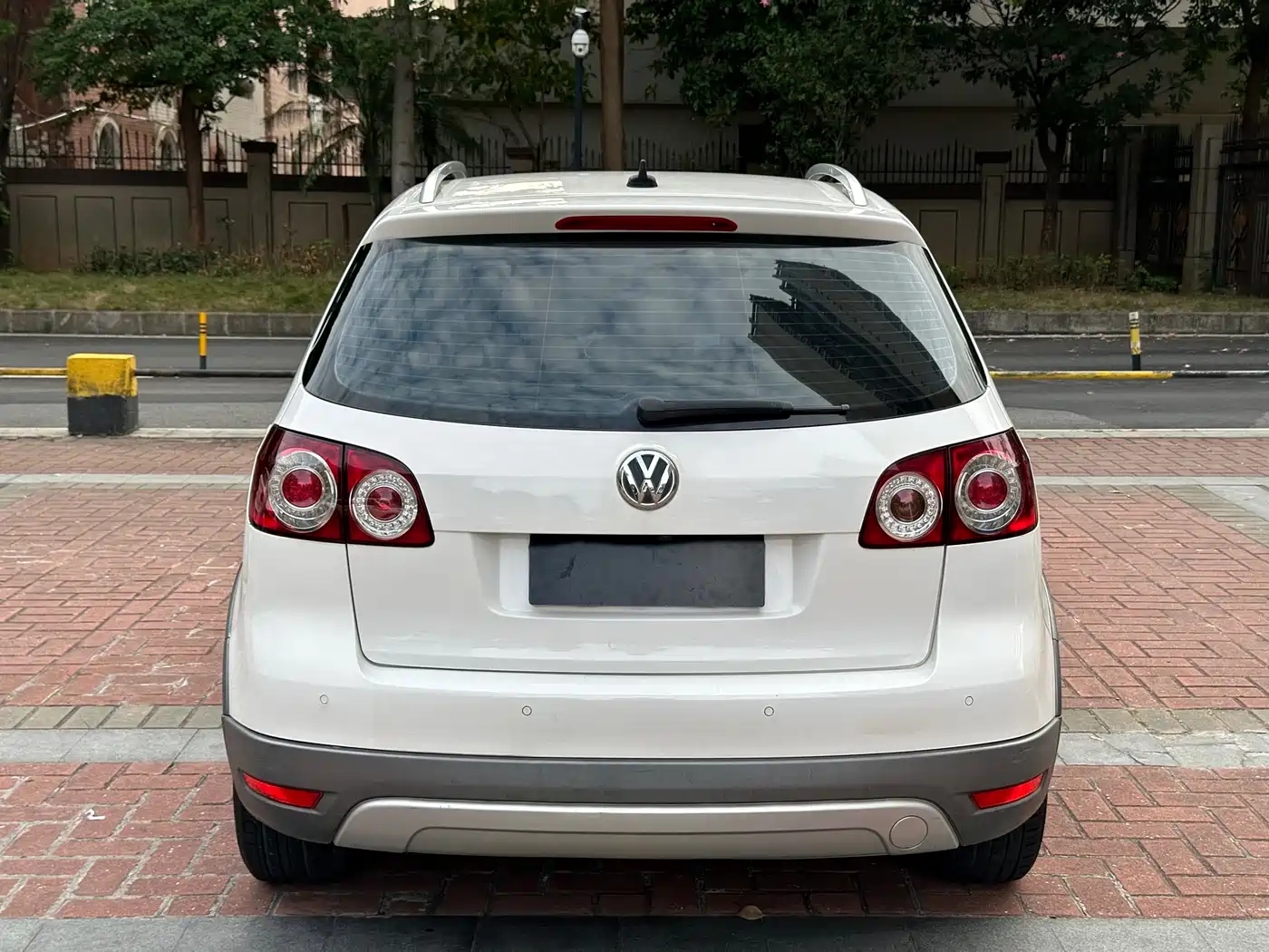 Volkswagen Golf (Import) 2011 1.4TSI Cross Golf фото 8