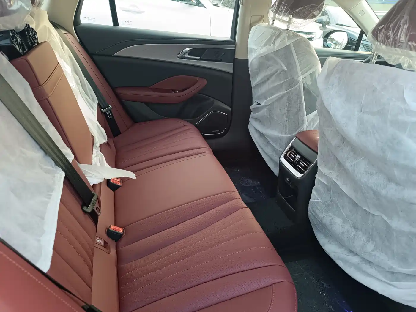 Hongqi H5 2024 1.5T DCT Smart Connect Flag Joy Edition фото 18