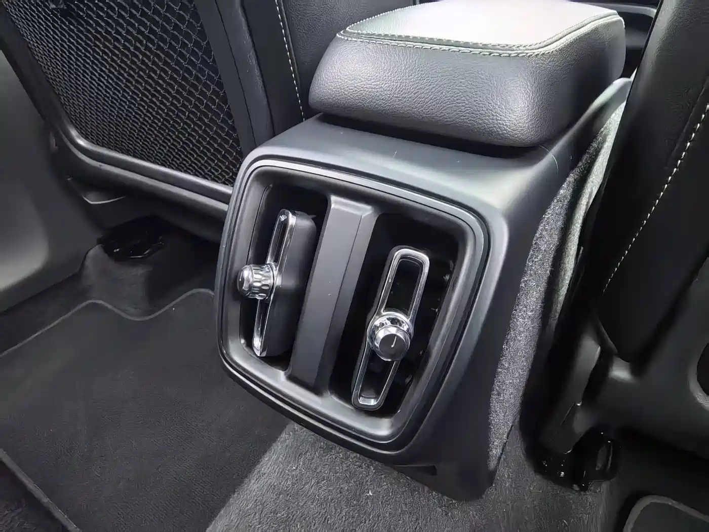 Фото 16 - Volvo XC40 (Import)