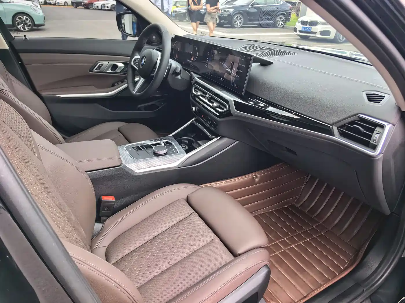 BMW 3 Series 2024 325Li M Sport Shadowline Package фото 23