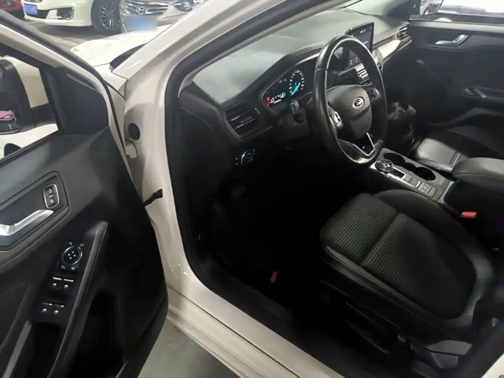 Фото 12 - Ford Focus