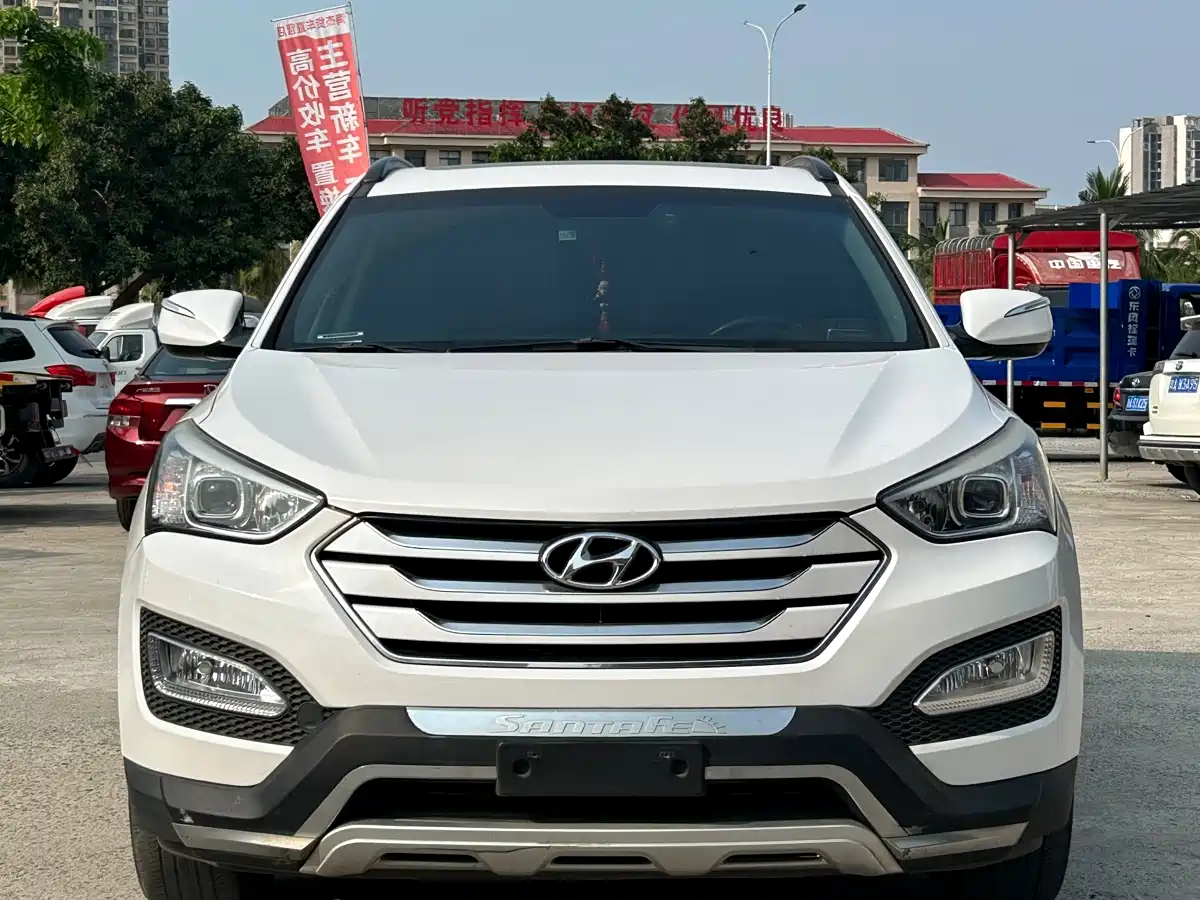 Hyundai Santa Fe 2013 Model 2.4L Automatic 2WD Comfort фото 2