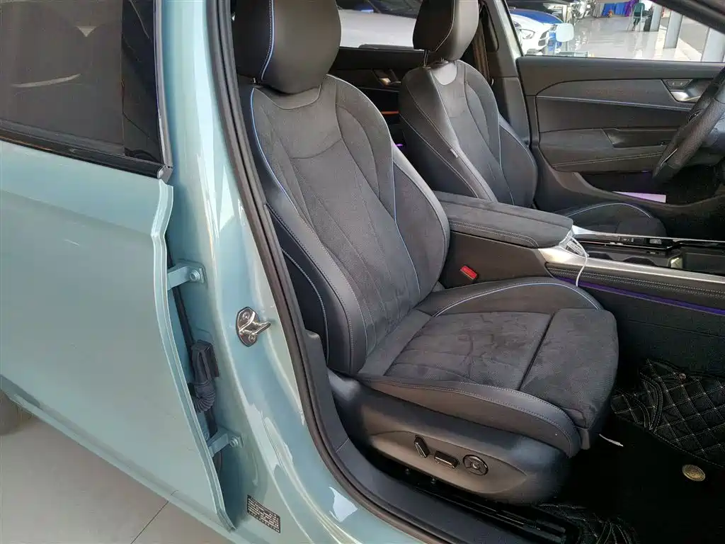 Volkswagen Passat 2025 Model Pro 380TSI Starlight Dragon Premium Edition фото 25