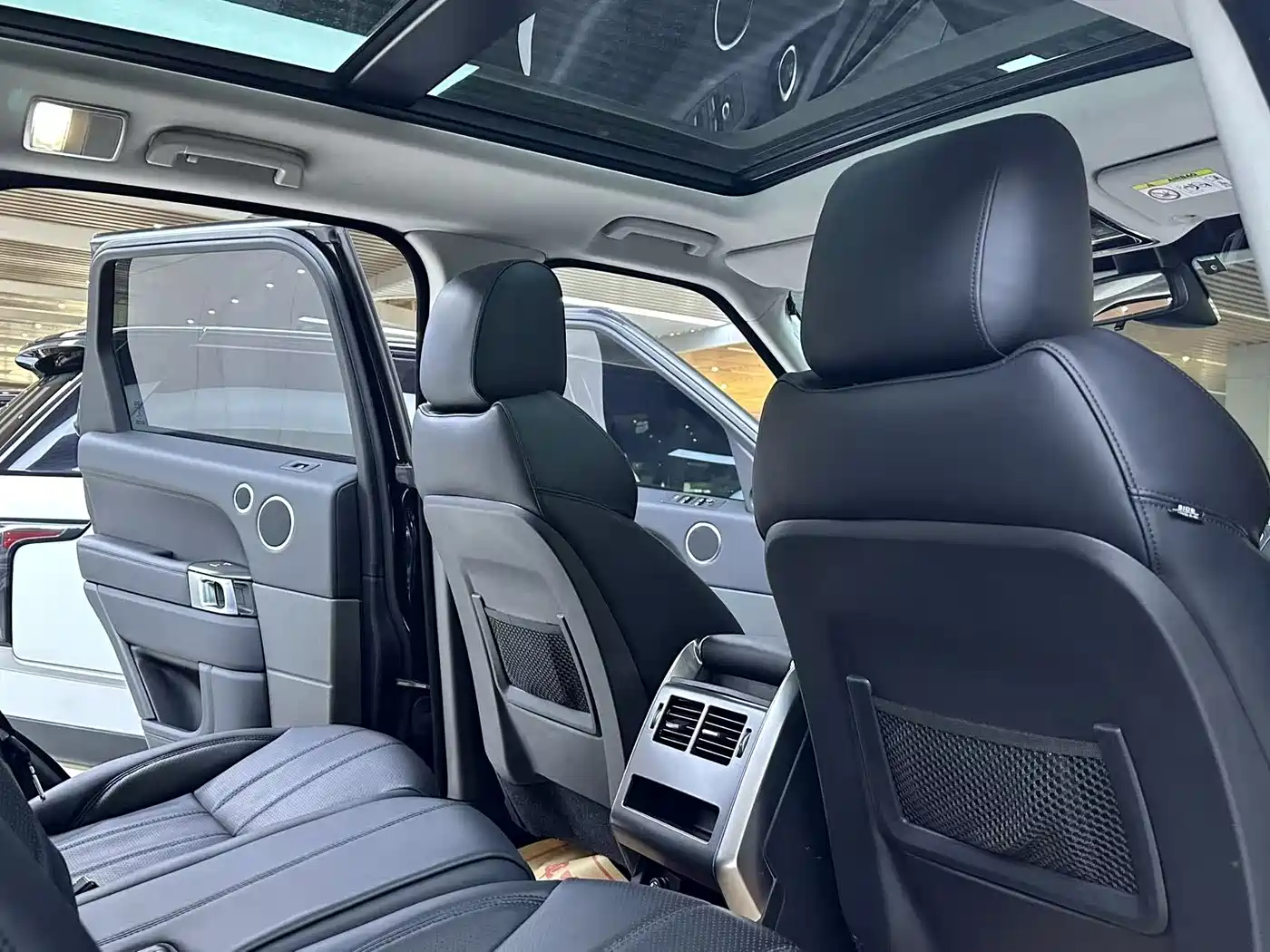 Land Rover Range Rover Sport 2016 Model 3.0 SC V6 SE фото 9