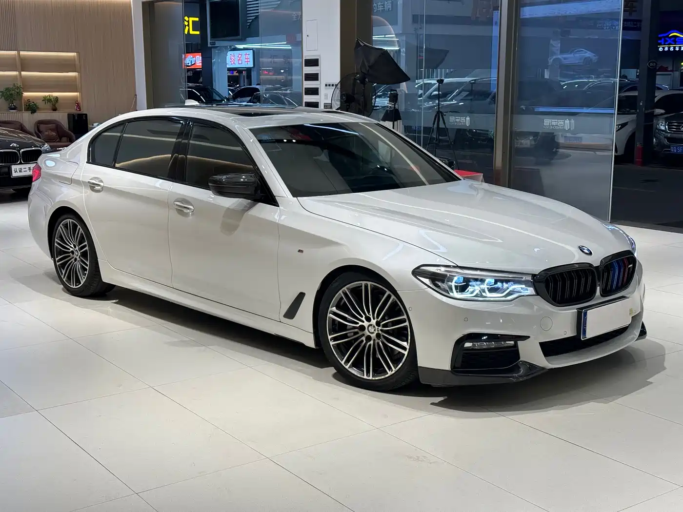 BMW 5 Series 2018 530Li Premium M Sport Package фото 3