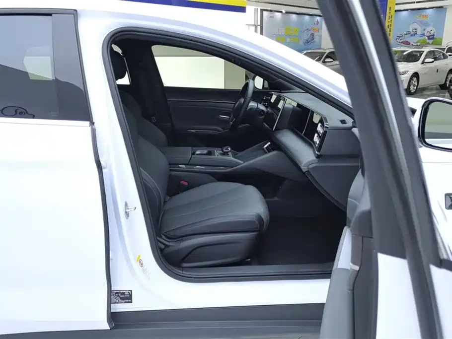 BYD Qin L 2025 DM-i Smart Drive Edition 80KM Leading фото 8