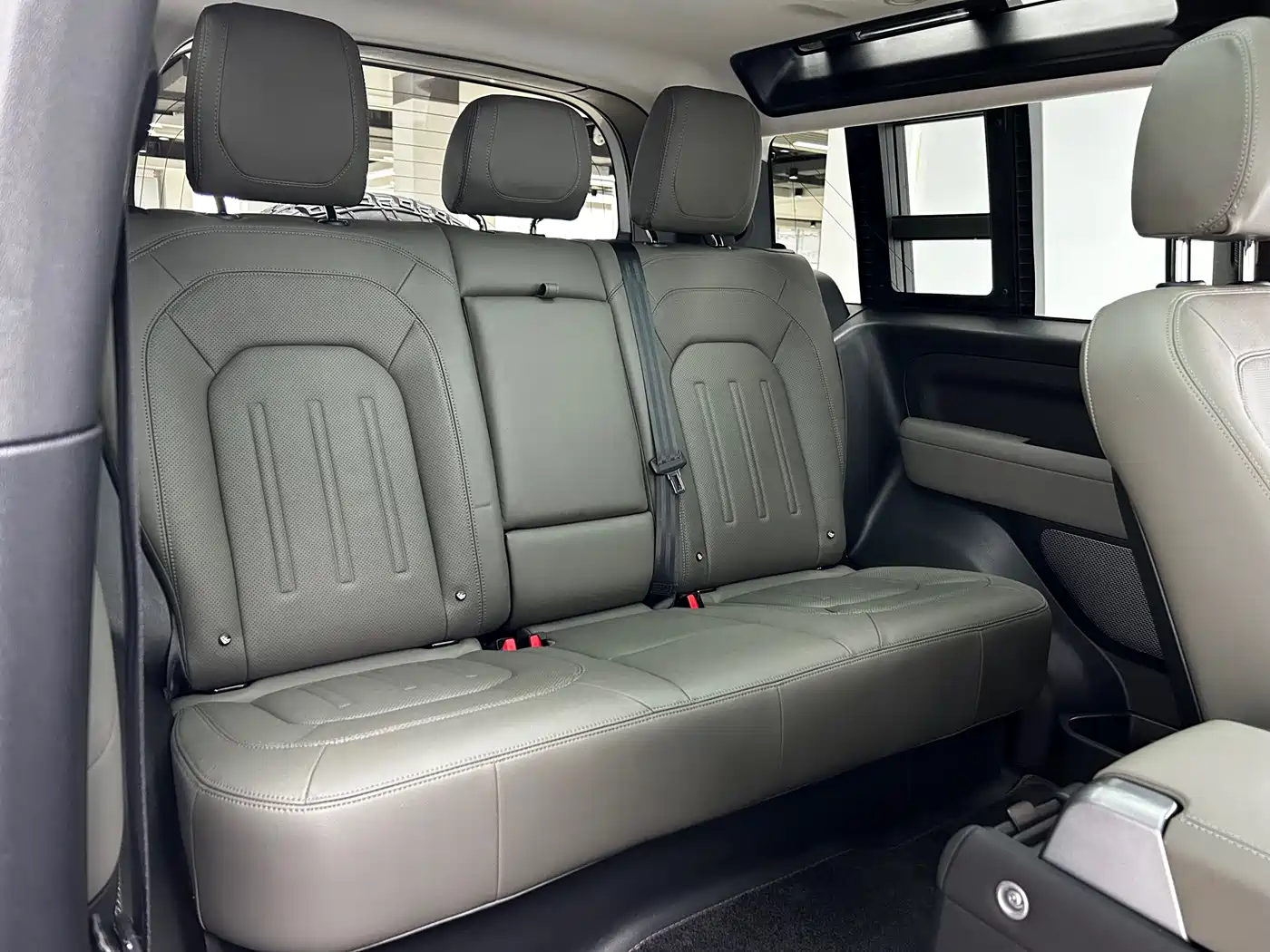 Land Rover Defender 2022 Model 90 3.0T P400 XS фото 16