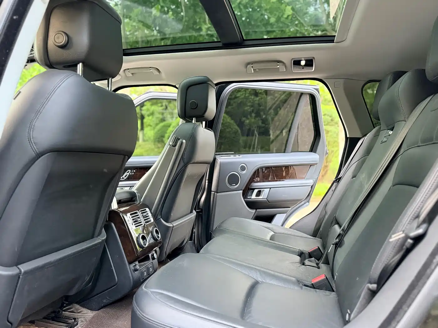 Land Rover Range Rover 2022 3.0 L6 360PS Golden Age Edition фото 6