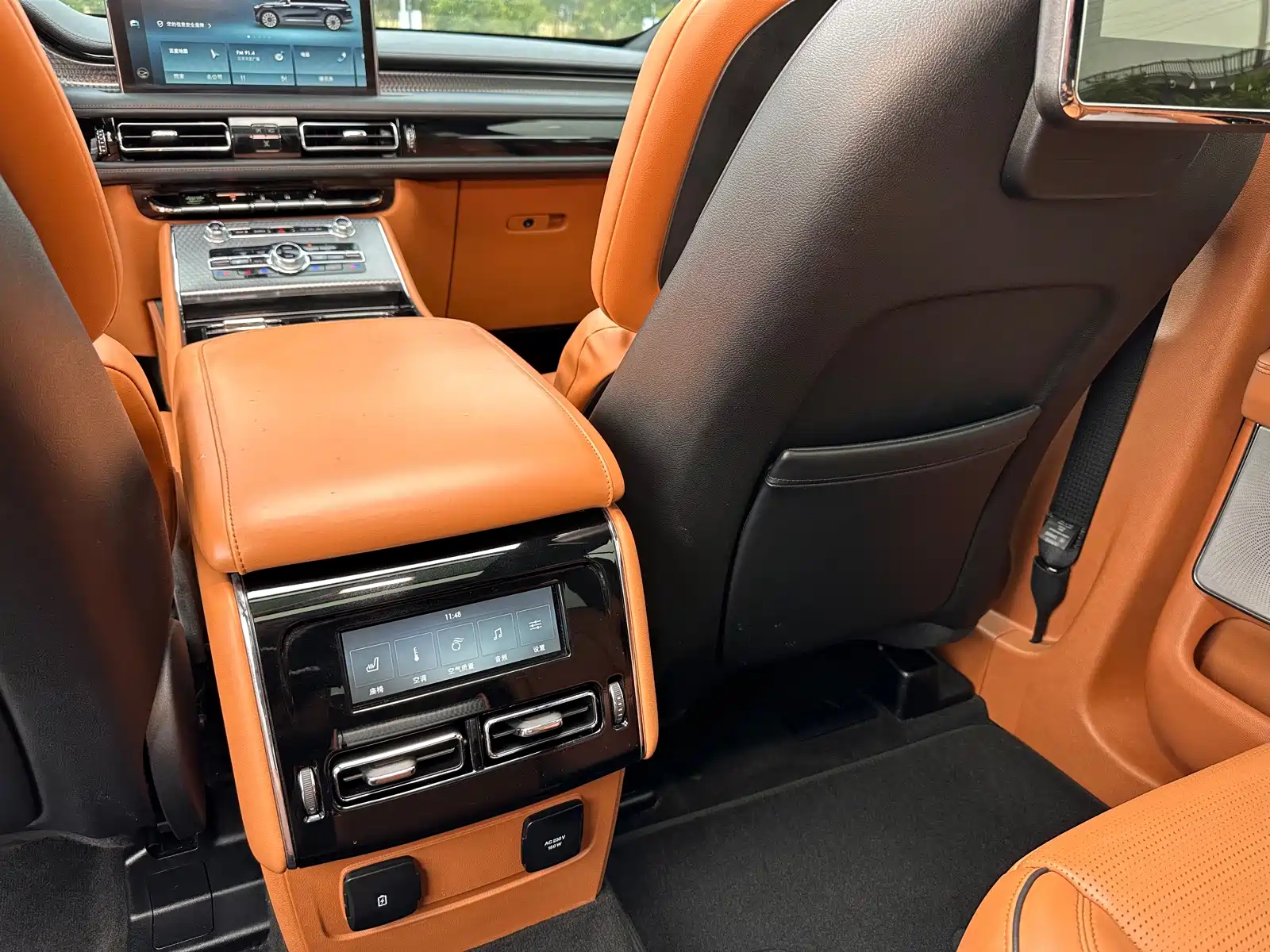 Фото 14 - Lincoln Aviator
