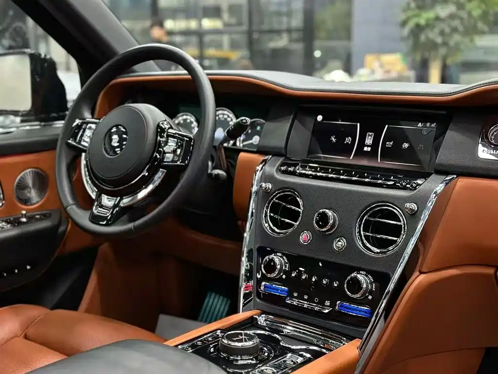 Фото 3 - Rolls-Royce Cullinan