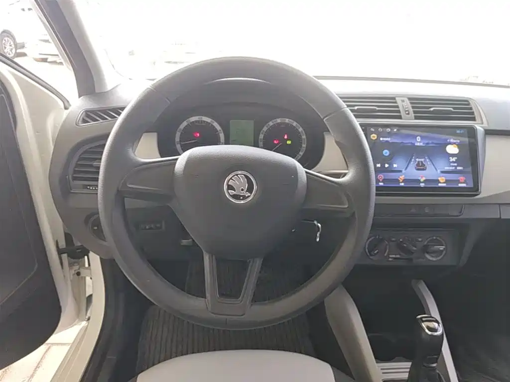 Škoda Fabia 2017 1.4L Auto Car Enjoy Edition фото 11