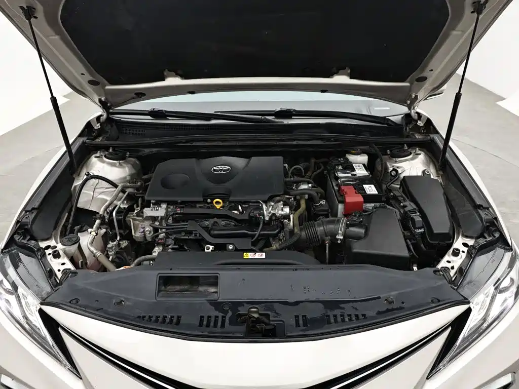 Фото 18 - Toyota Camry