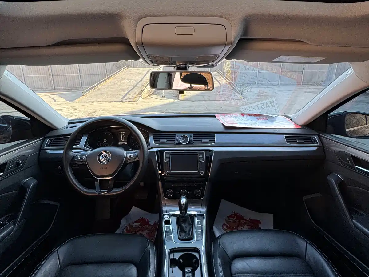 Volkswagen Passat 2017 330TSI DSG Prestige фото 9