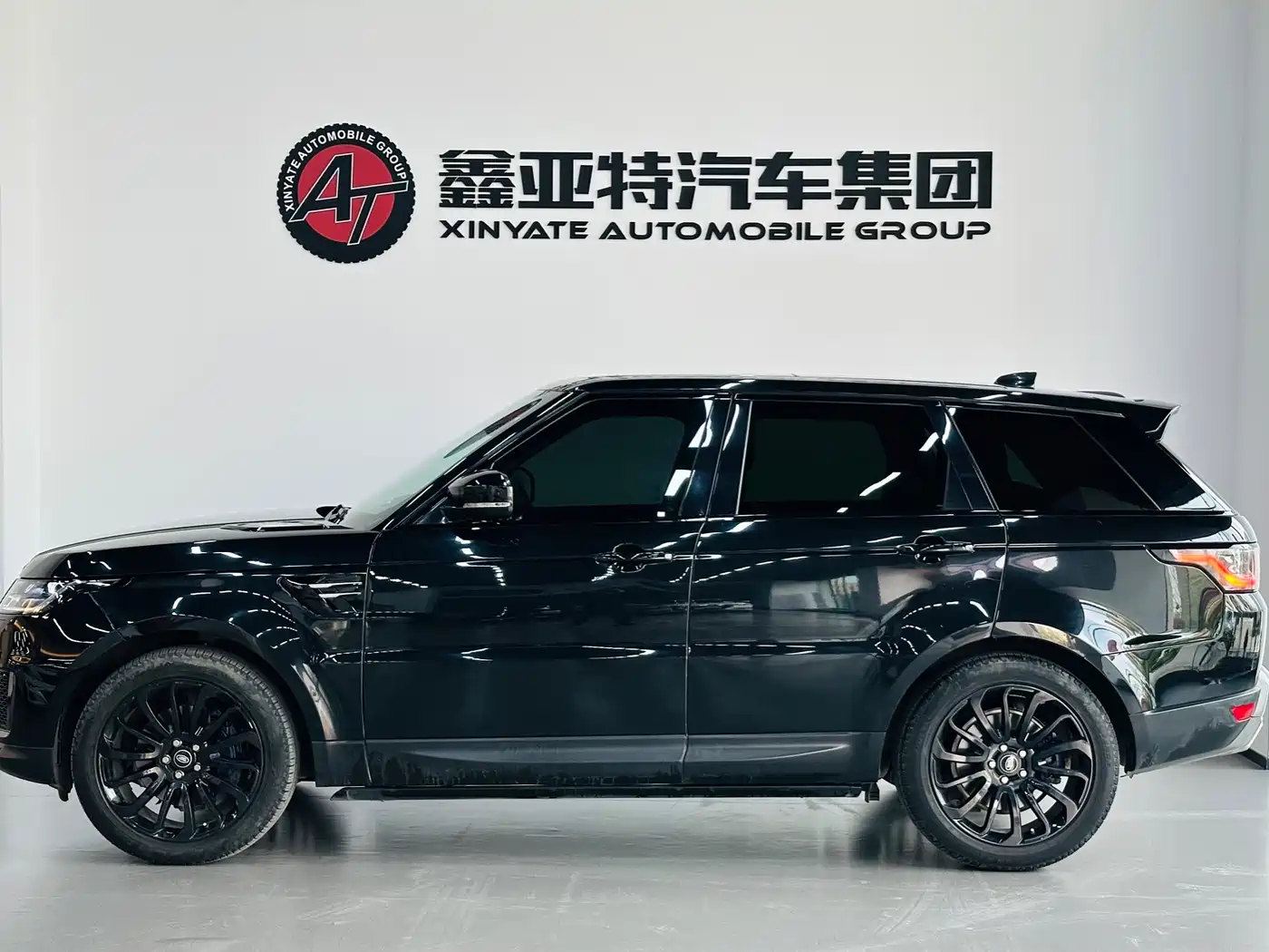 Land Rover Range Rover Sport 2020 3.0 L6 SE фото 4