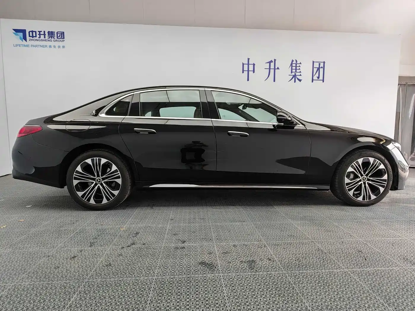 Mercedes-Benz E-Class 2024 E 300 L Fashion Sport фото 7