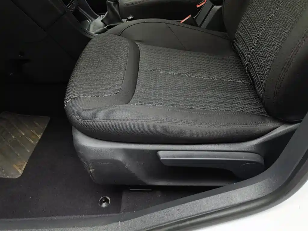 Peugeot 308 2014 Model Joy Edition Classic 1.6L Manual Superior Style фото 20