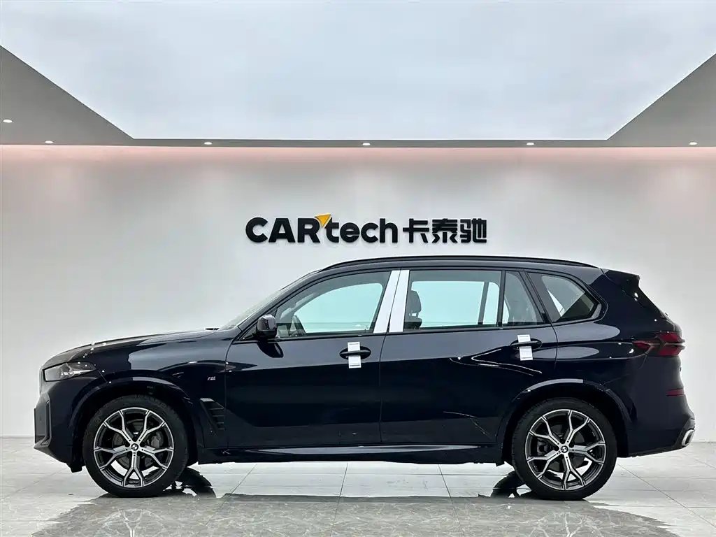 BMW X5 2023 xDrive 30Li Premium M Sport Black Night Package фото 2