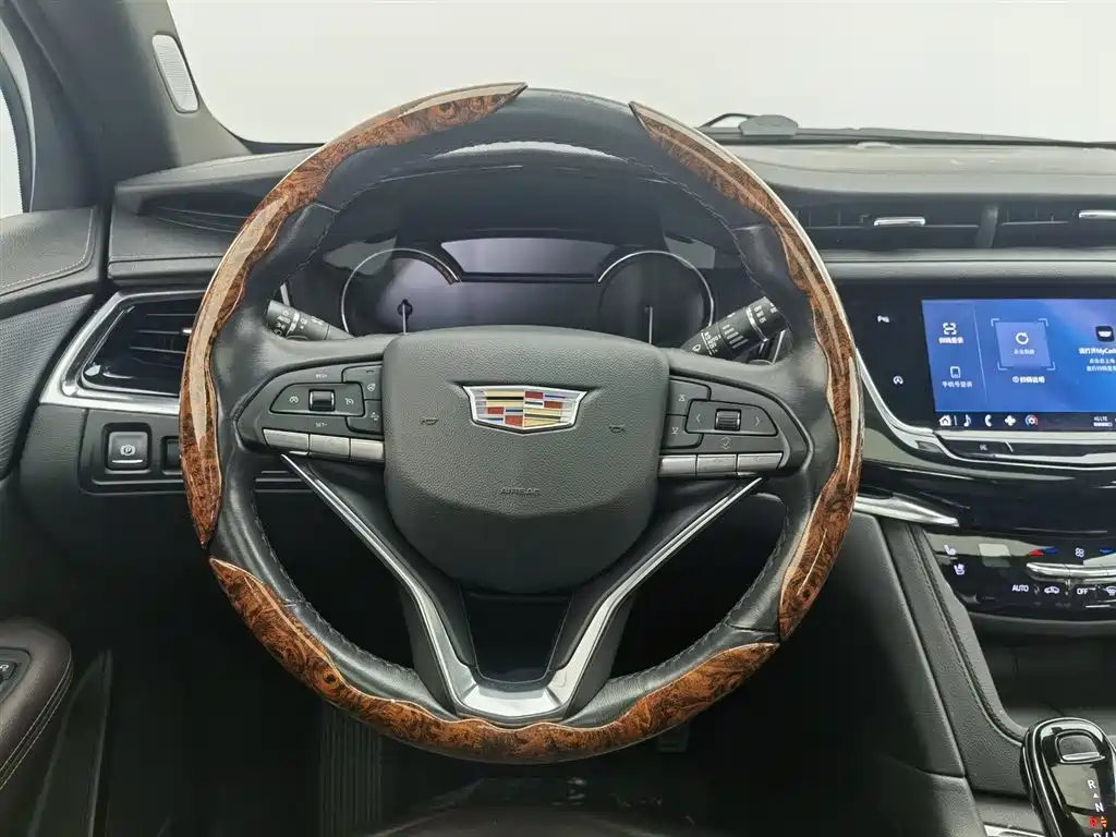 CADILLAC XT6