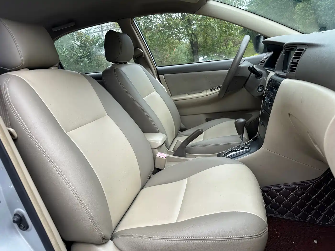 Toyota Corolla 2011 1.6L Automatic Classic Edition фото 28