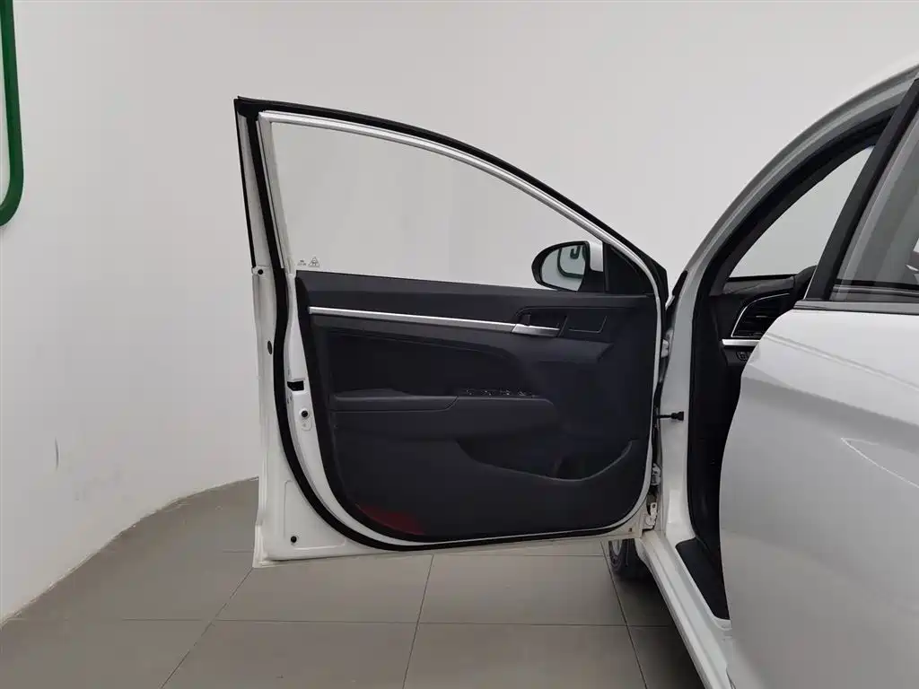 Hyundai Elantra 2016 Model 1.6L Automatic Smart Elite фото 8