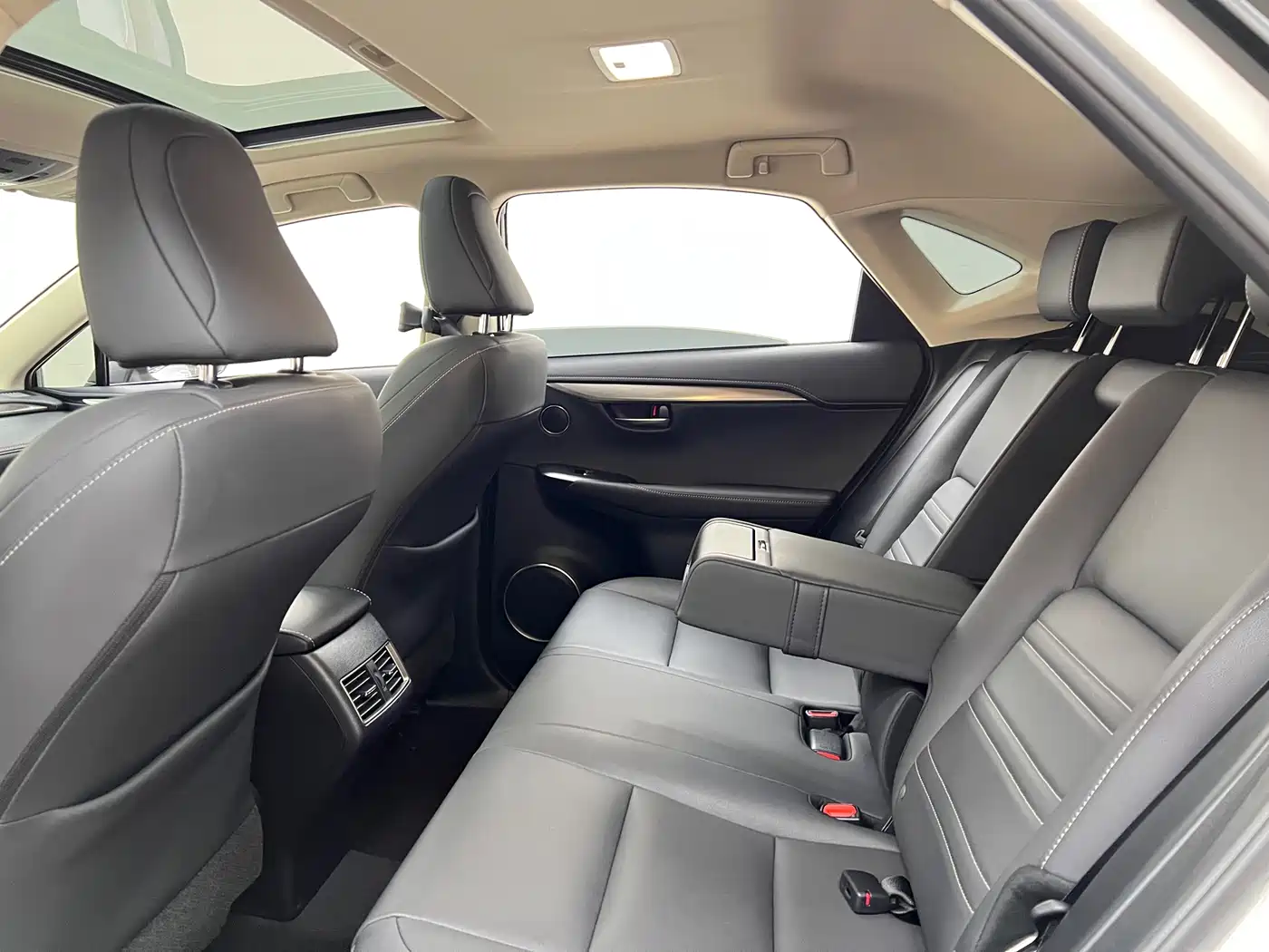 Lexus NX 2020 300h FWD F Sport China VI фото 18