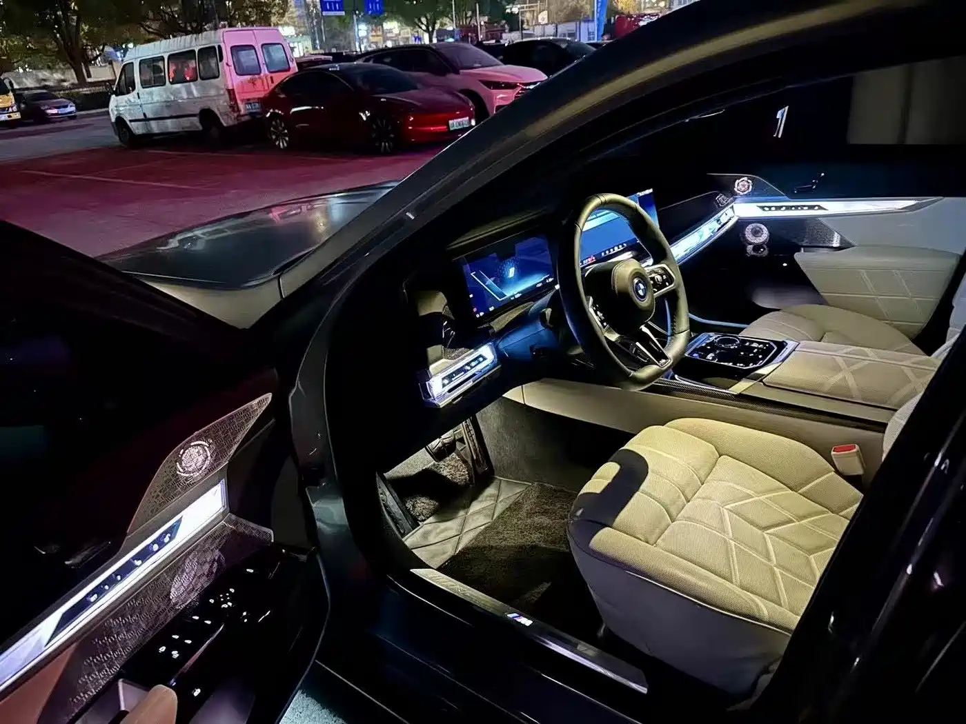 BMW i7 2023 Model xDrive60L M Sport Package фото 25